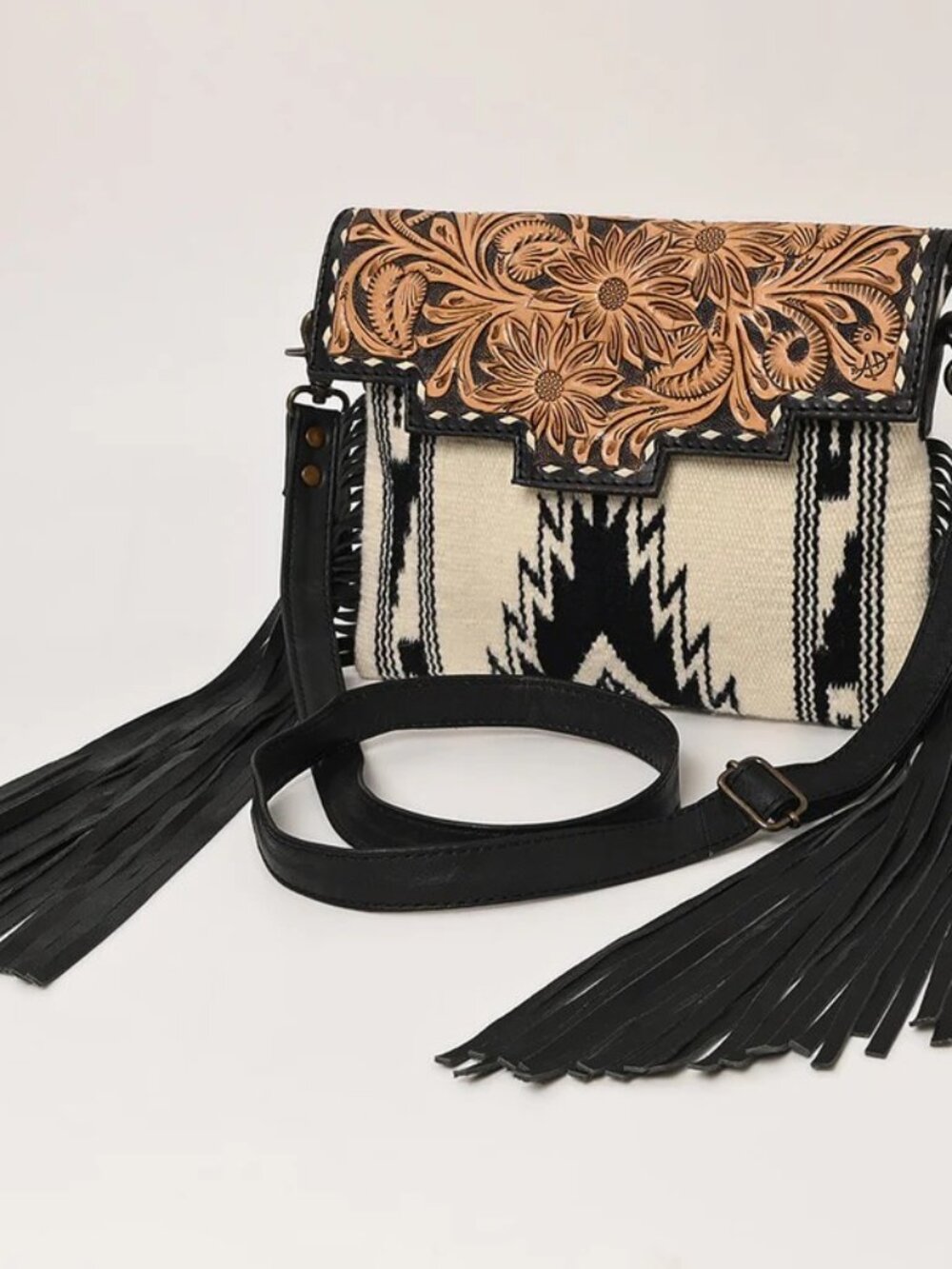 American Darling Heritage Saddle Blanket Fringe Western Crossbody - Picture 3 of 4